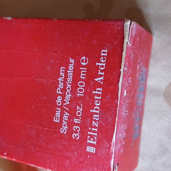 Elizabeth Arden Beauty ❤️ - Picture 4 of 4